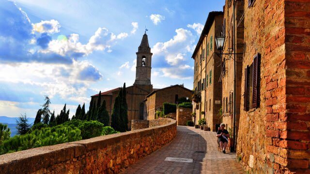The location and architecture of Pienza make it one of the most picturesque towns of Tuscany